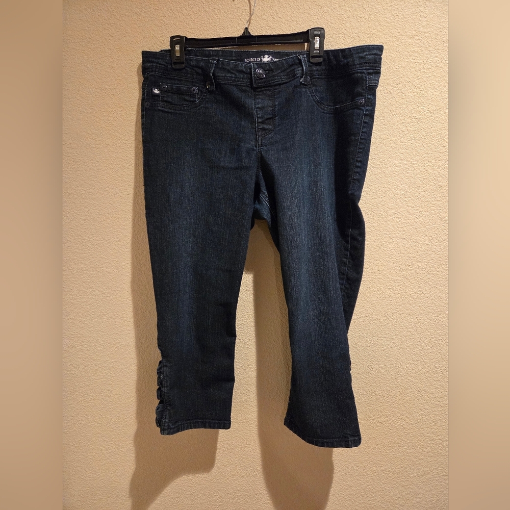 Torrid  dark blue capri